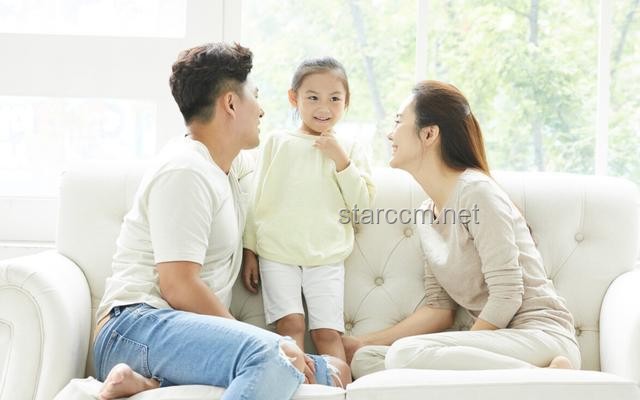 “有这样的爸妈，你们几点回家？”：现代家庭关系与子女归家时间探究